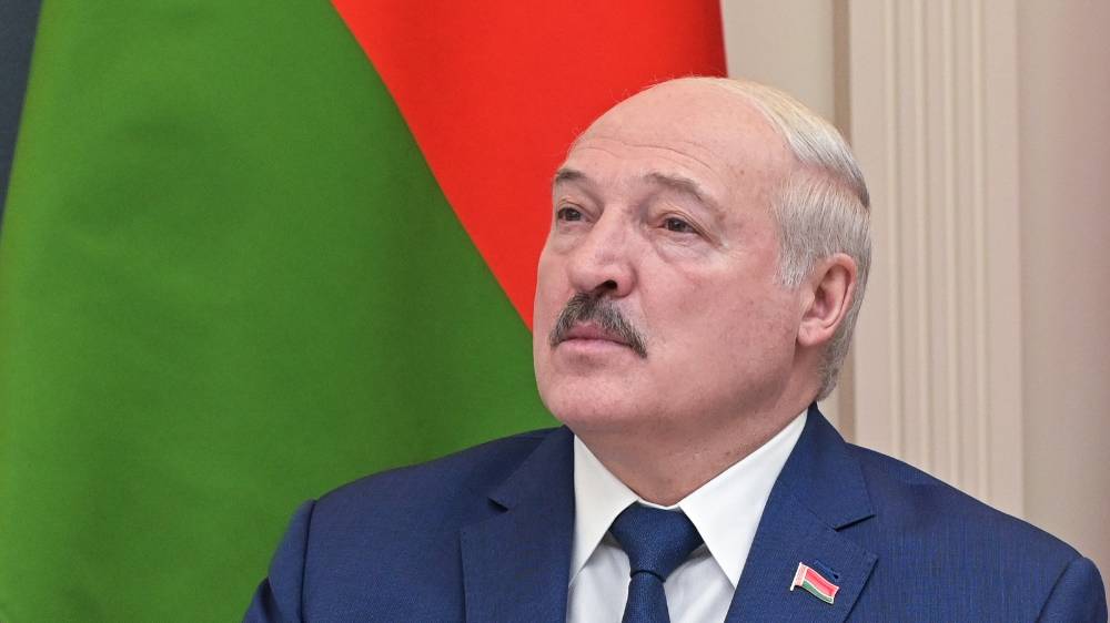 Лукашенко отметил допуск белорусов к строительству секретных объектов в России