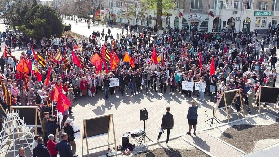Митинг жителей Молдавии против запрета георгиевской ленты. Фото © Twitter / Анжелика Россия