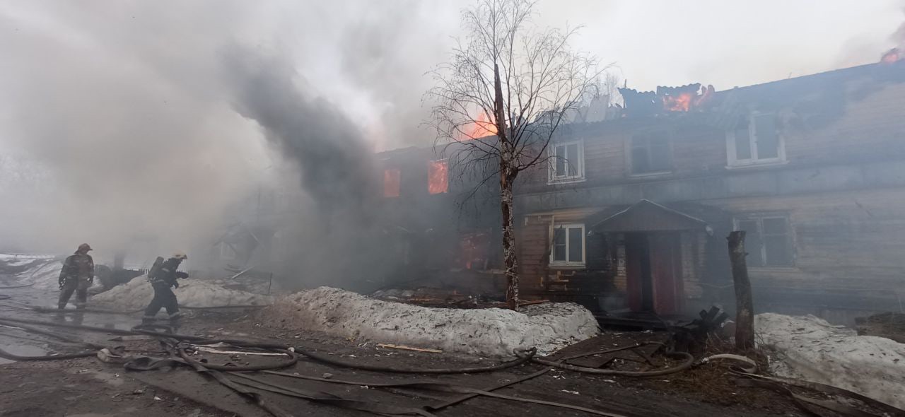 Один человек погиб и двое пострадали при пожаре в жилом доме в Архангельске
