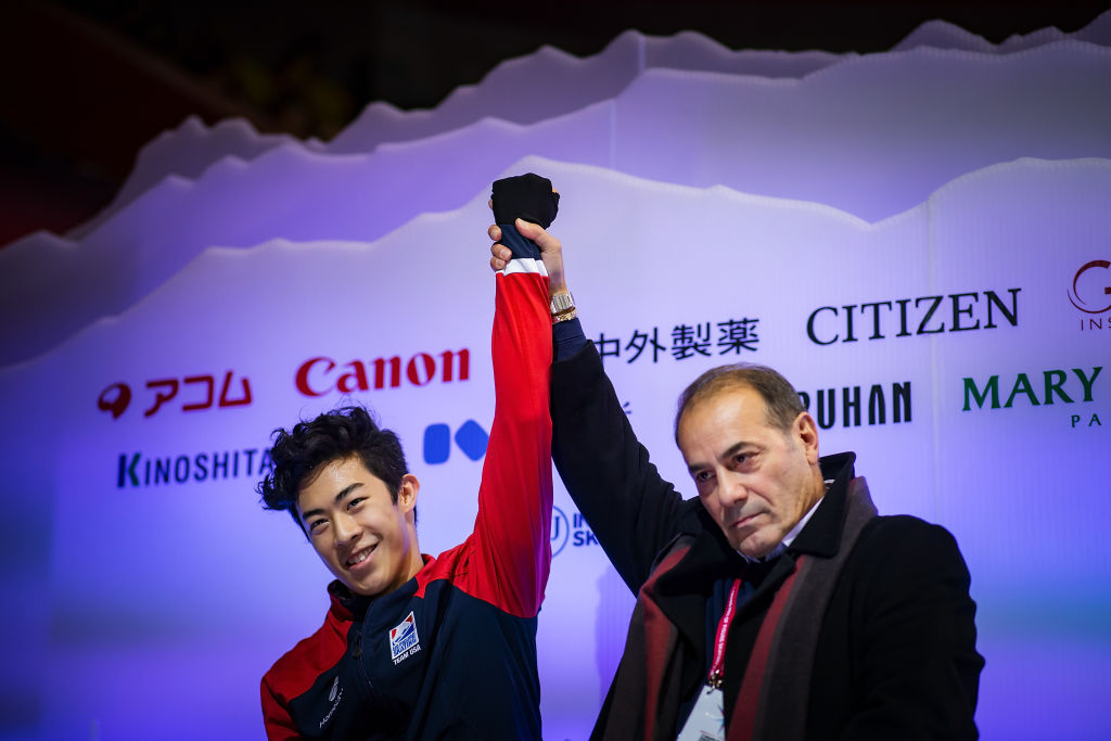 Натан Чен из США и его тренер Рафаэль Арутюнян. Фото © Getty Images / Joosep Martinson — International Skating Union / International Skating Union