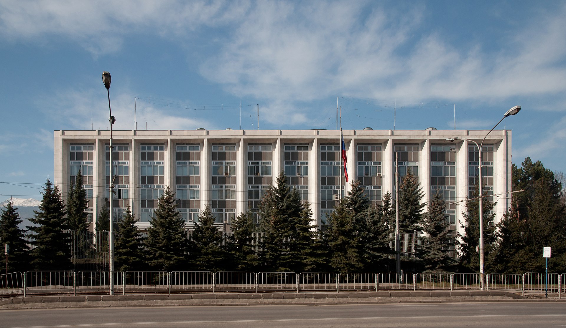 Песков прокомментировал возможность закрытия Посольства РФ в Софии