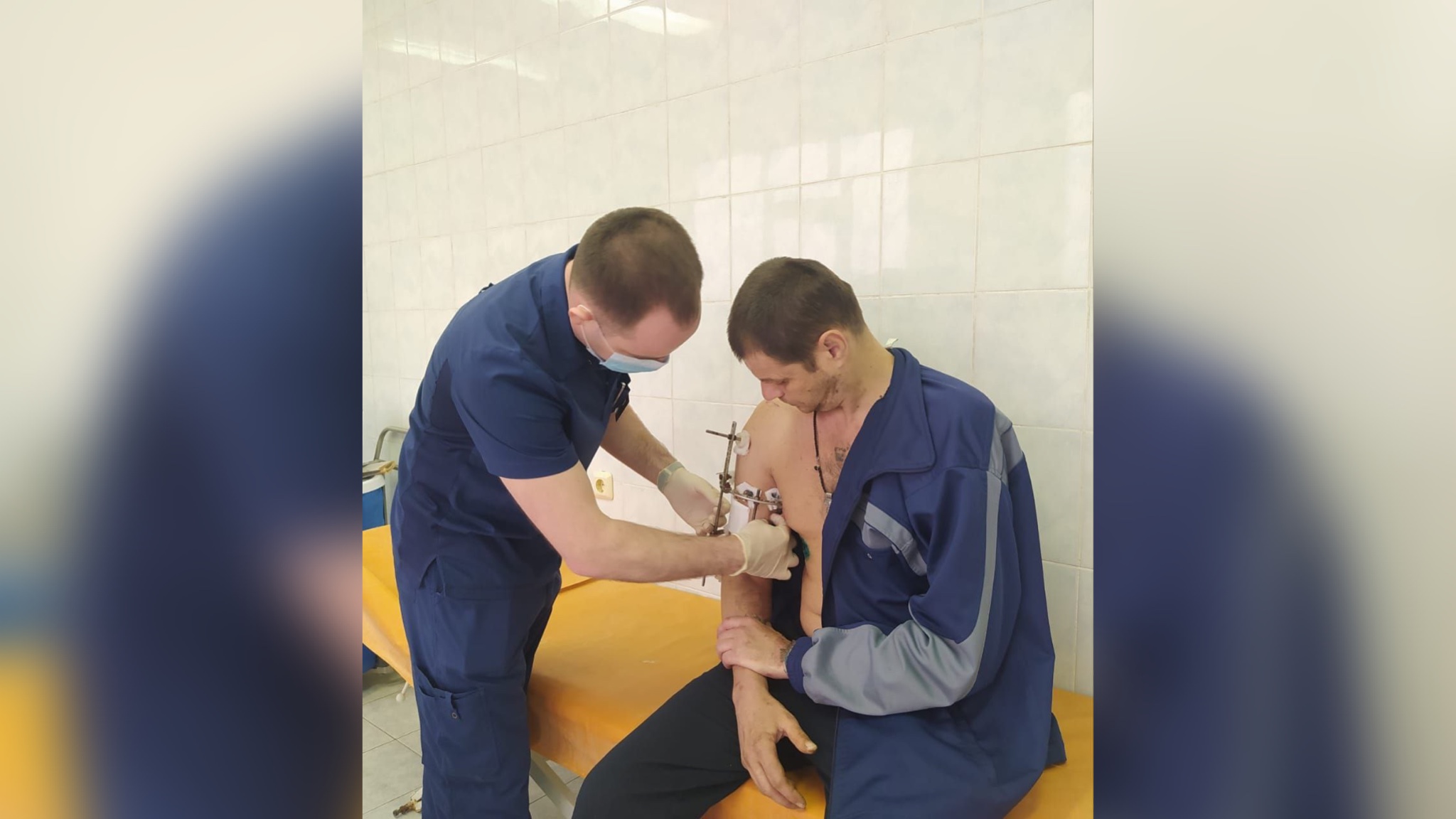 Ростовские врачи спасли от ампутации руки жителя Мариуполя, попавшего под обстрел ВСУ