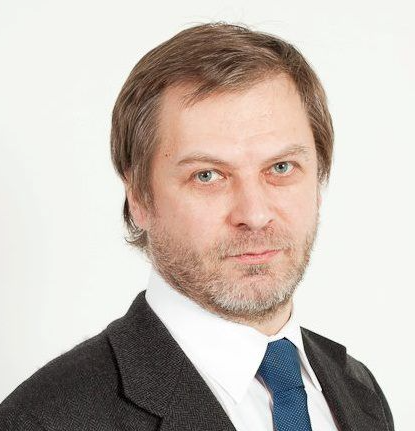 <p>То есть Маск намекает, что он с косячком подумал и придумал. В такой расслабленной обстановке, весело, в хорошем настроении. И, по-моему, как раз тема кайфа звучит в его сообщениях, что давайте сделаем что-то весёлое, хорошее и будем кайфовать</p>