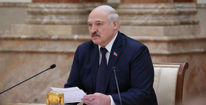 Лукашенко пообещал "снести голову" посягающим на мир и покой в Белоруссии