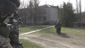 Десятки ящиков из-под оружия: Российские военные нашли в школе под Херсоном штаб теробороны