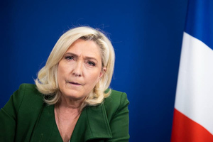 Разрыв между Ле Пен и Макроном сократился за неделю до выборов