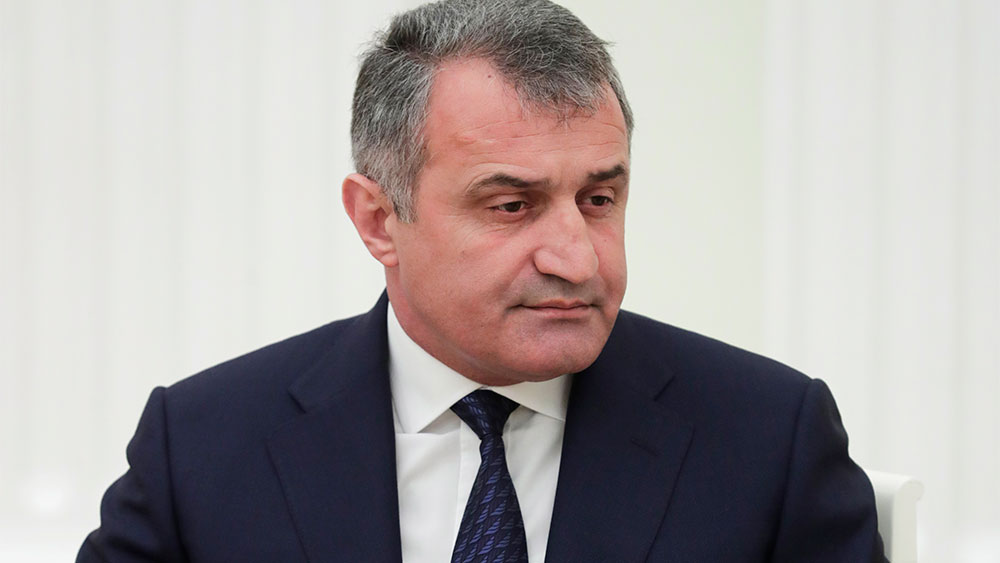 Глава Южной Осетии Бибилов прибыл в ДНР
