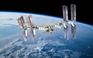 "МКС им нужна, но санкции не отменяют": Как "Роскосмос" и NASA решают судьбу Международной космической станции