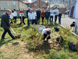 В Дагестане высадили деревья в память о погибшем на Украине десантнике Гаджимагомедове