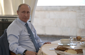 Путин пообещал поддерживать развитие общепита и попробовать башкирский фастфуд