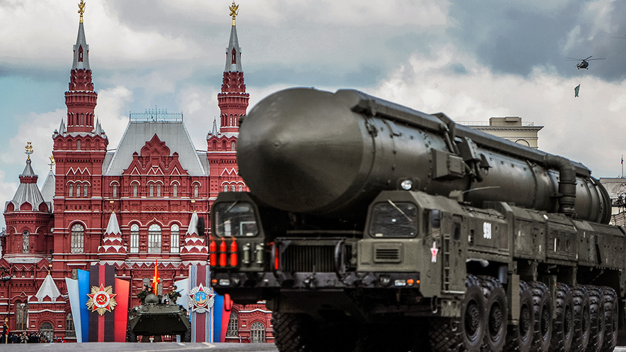 Пусковая установка подвижного ракетного комплекса "Тополь-М" на Красной площади. Обложка © ТАСС / Александра Мудрац