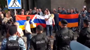 У Посольства РФ в Ереване одновременно прошли антироссийская и пророссийская акции