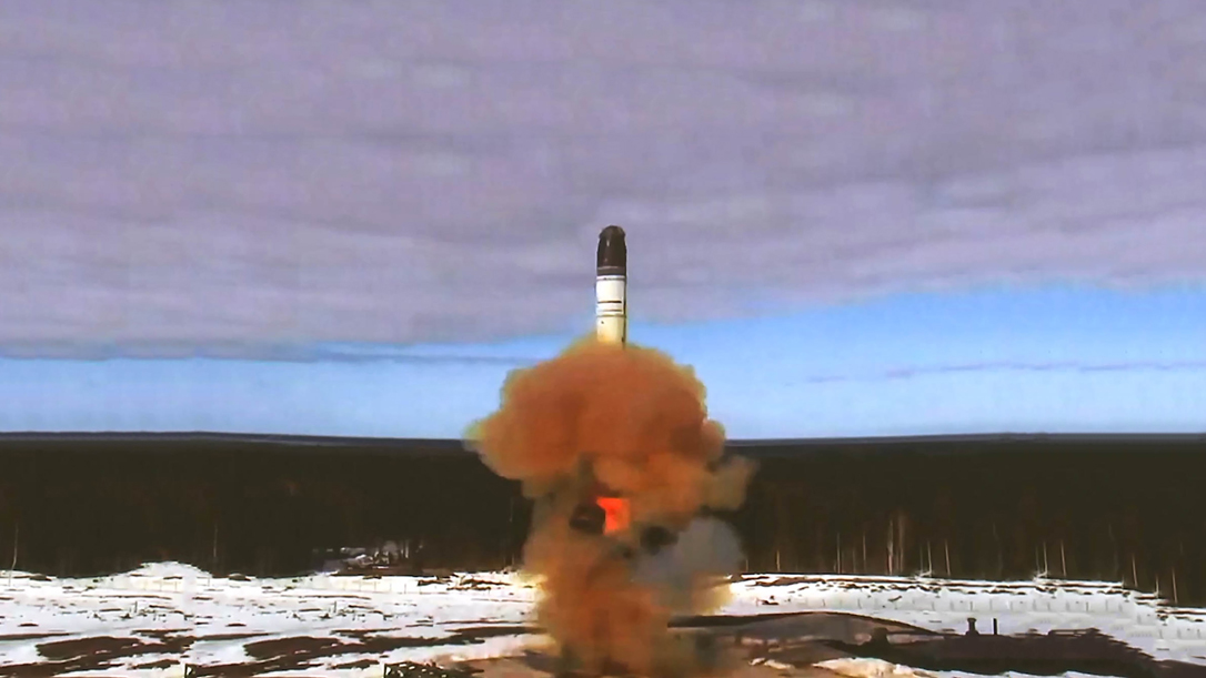 Россия испытала новое. Гиперзвуковая ракета Сармат. Ядерная ракета Сармат. Баллистическая ракета РС-28 Сармат. Ядерное оружие России Сармат.