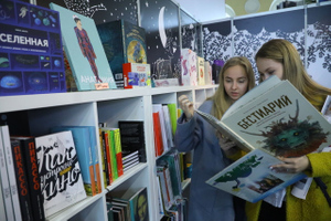 Писатель Попов: Книжный салон в Петербурге позволит автору познакомиться с читателем