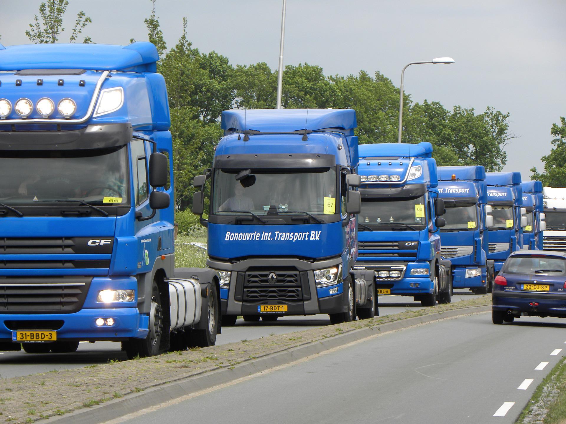 Автоперевозчики России призвали запретить поездки по стране грузовикам из ЕС