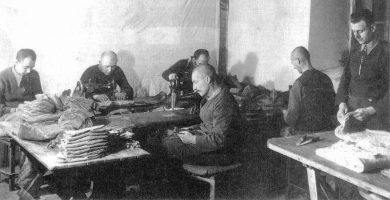 Немецкие пленные — за работой на швейном производстве лагеря военнопленных № 466 в Московской области. Фото © "Всё о Второй мировой"