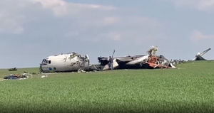 "Вспоротое" брюхо: Опубликовано первое видео с места крушения Ан-26 в Запорожской области