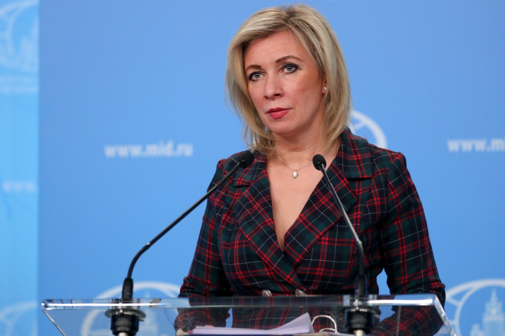 Захарова заявила, что Киев шантажом и угрозами удерживает людей на 