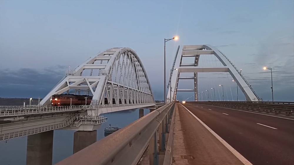 Сообщения об опасности движения по Крымскому мосту оказались фейком