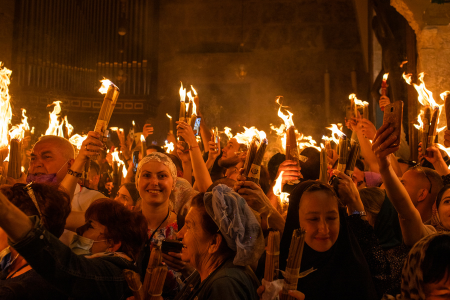 <p>Схождение Благодатного огня в храме Гроба Господня в Иерусалиме © Dpa / Ilia Yefimovich</p>