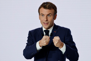 Макрон проголосовал во втором туре выборов президента Франции