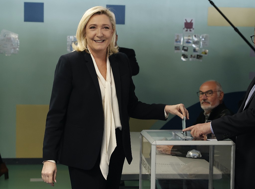 Ле Пен проголосовала во втором туре выборов президента Франции