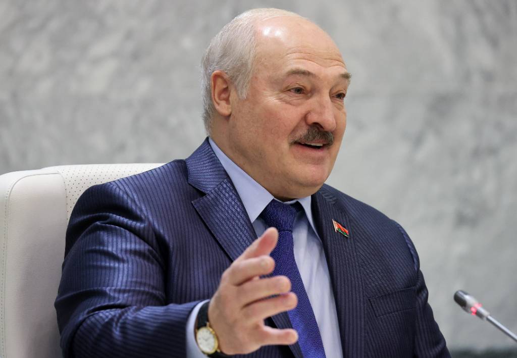 Лукашенко: Литовцы, латыши и поляки просятся в Белоруссию за гречкой и солью