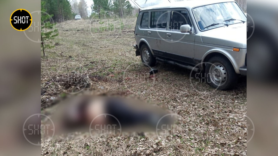 Тело владельца ружья, из которого в детсаду под Ульяновском застрелили детей. Фото © SHOT