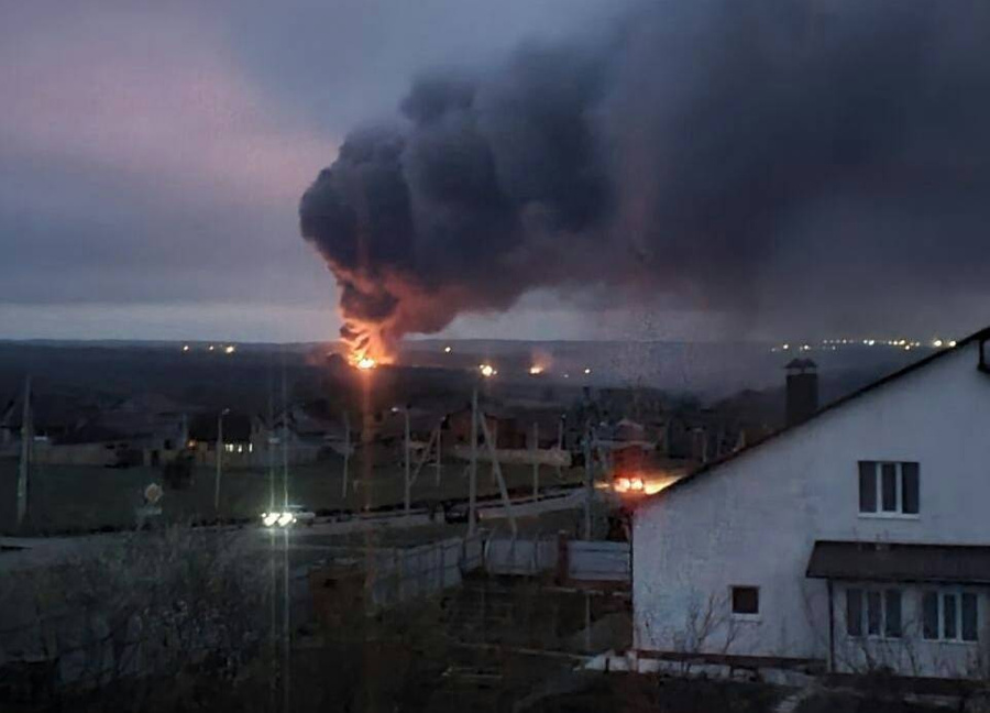 Предположительно, пожар на складе боеприпасов под Белгородом. Фото © Telegram  /belgorod01