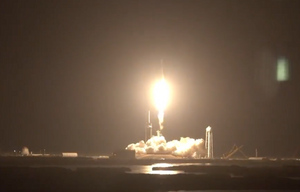Ракета-носитель Falcon 9 с кораблём Crew Dragon стартовала к МКС
