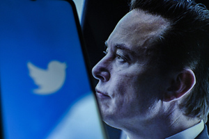 Аналитик Муртазин назвал покупку Twitter Маском "предвыборной историей"