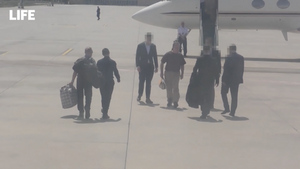 ТАСС: Лётчика Ярошенко доставили к месту обмена в кандалах и без документов