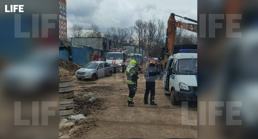 Кадры с места происшествия в Москве, где разбился рабочий. Фото © LIFE