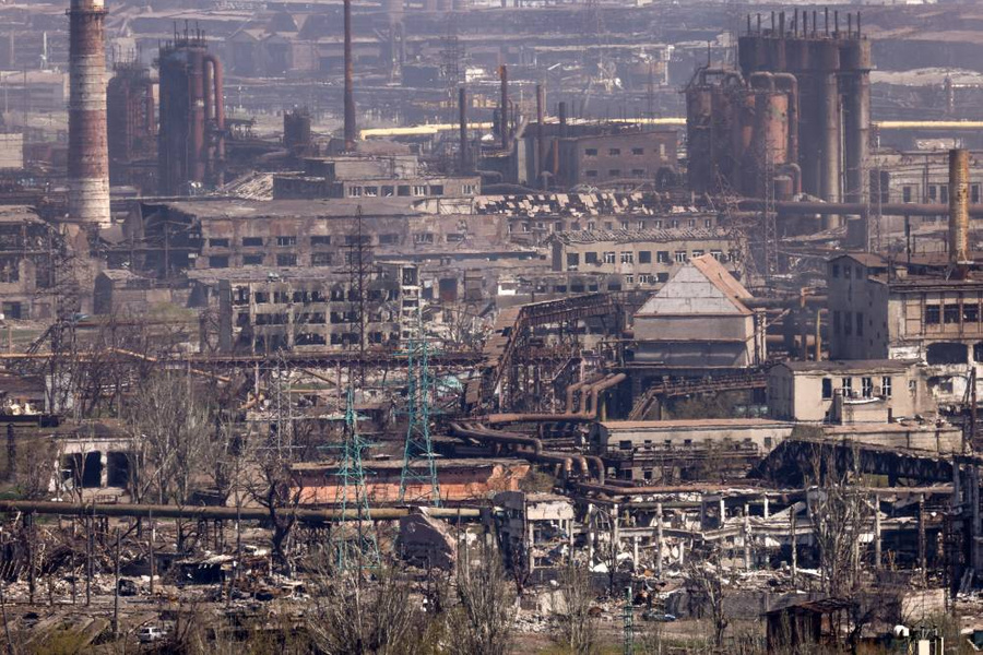 Вид на завод "Азовсталь", пострадавший в результате обстрелов. Фото © ТАСС / Ковалёв Пётр