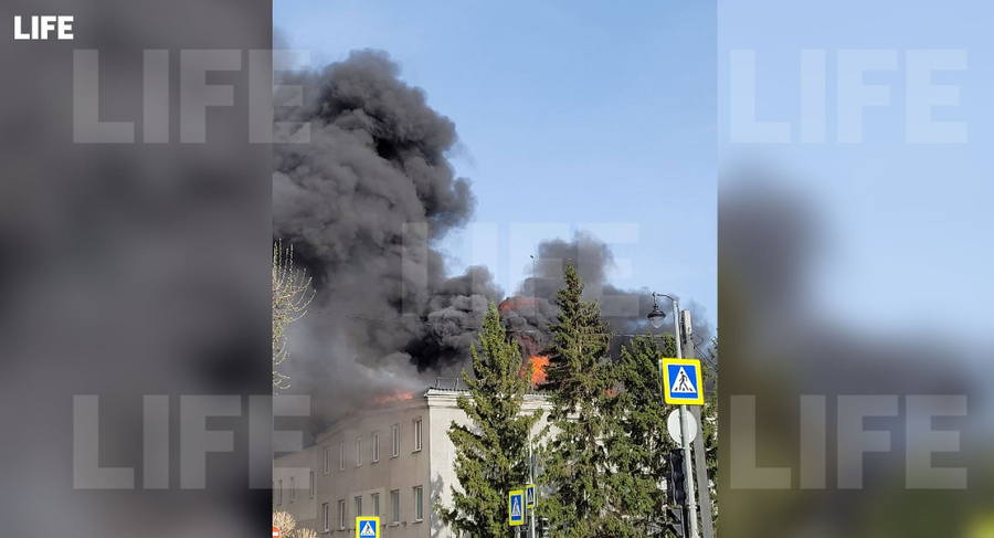 Пожар в ТЦ в Ишиме Тюменской области. Фото в редакцию Лайфа прислал гражданский журналист через приложение LiveCorr (доступно на Android и iOS)