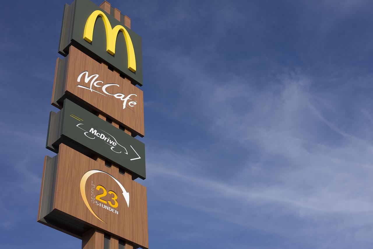 В McDonalds подсчитали убытки из-за приостановки деятельности в России и на Украине