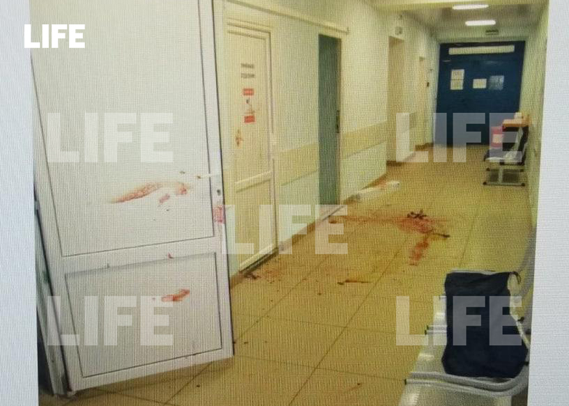 Место ЧП в Киреевской ЦРБ в Тульской области, где росгвардеец застрелил пациента с ножом. Фото © LIFE