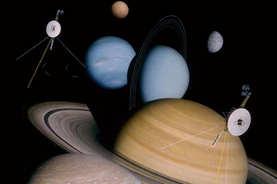 Монтаж планет и некоторых лун, которые посетили и изучили два космических корабля "Вояджер". Обложка © Wikipedia