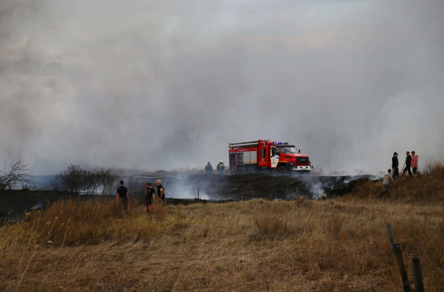Под Курганом сгорело 22 дома в пяти СНТ. Фото © Главное управление МЧС России по Курганской области