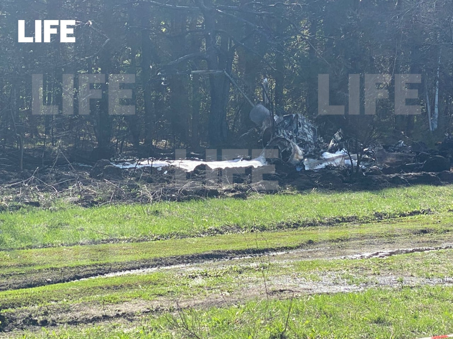 <p>Кадры из Саратовской области, где упал вертолёт. Фото © LIFE</p>