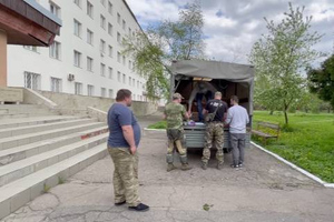 Раненые бойцы в Донецке получили гуманитарную помощь от школьников Подмосковья 