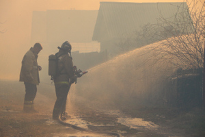 Пожарные тушат возгорание в Курганской области. Фото © ГУ МЧС России по Курганской области