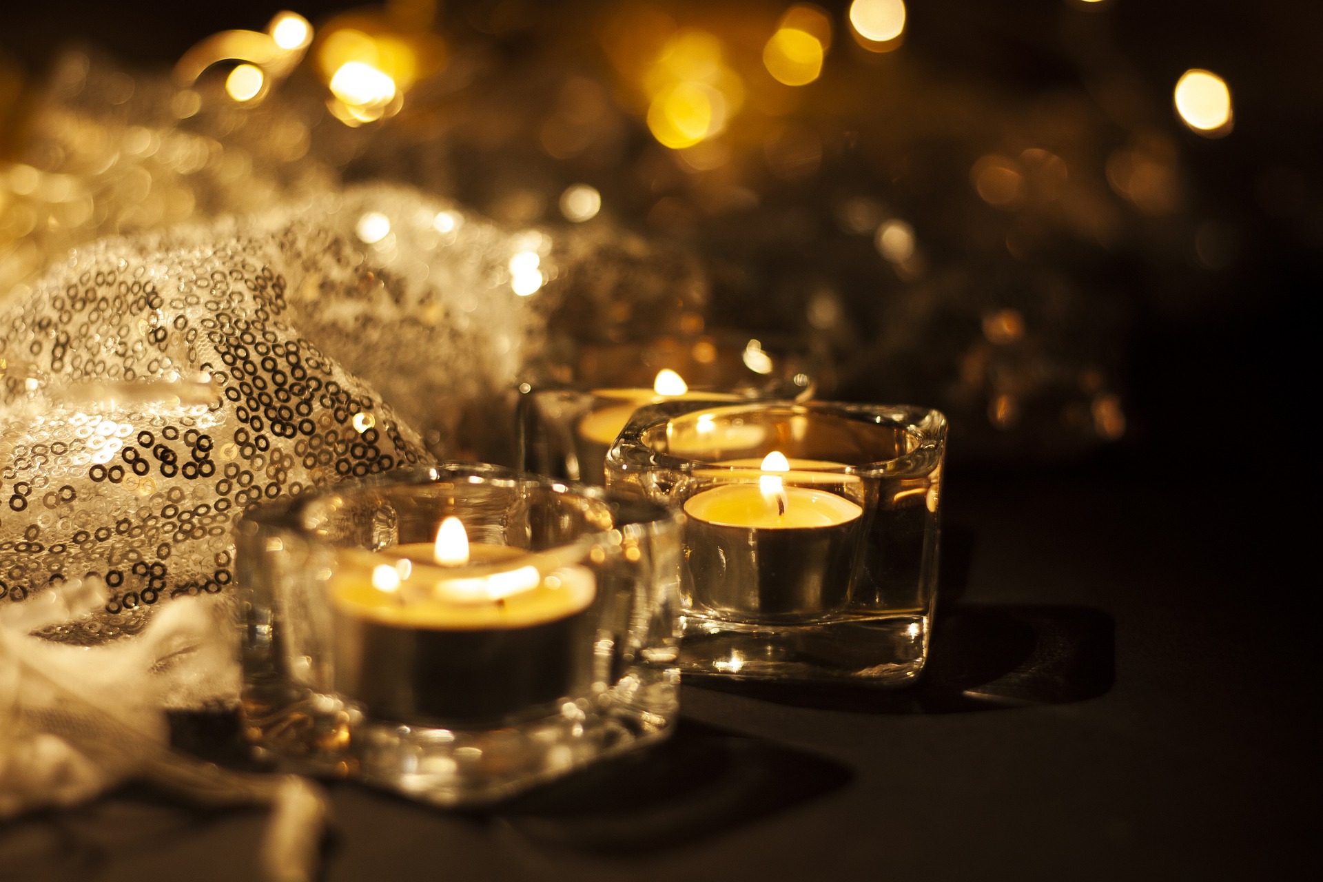 В Вальпургиеву ночь не забудьте зажечь свечи — огонь отгонит нечистую силу и очистит дом. Фото © Pixabay