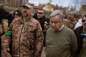 Гутерриш обсудил с Зеленским эвакуацию мирных людей с "Азовстали"
