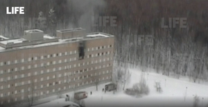 Двенадцать пациентов спасли из загоревшегося корпуса Центральной клинической больницы РАН