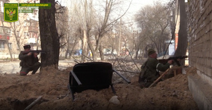 Военные Народной милиции ЛНР зачищают город Рубежное от украинских националистов