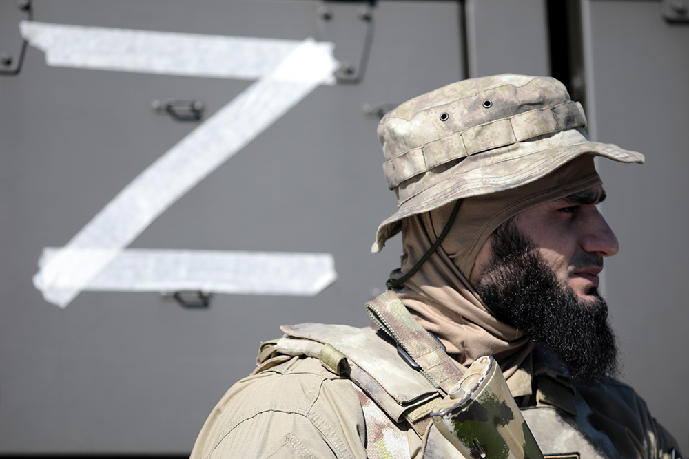 Спецназовцы из Чечни спасли раненного при обстреле жителя Рубежного