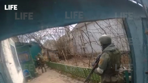 Лайф публикует видео зачистки района Мариуполя от украинских националистов с GoPro бойца ДНР