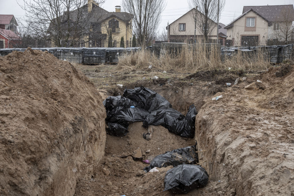 Братская могила в городе Буче, Украина. Фото © Getty Images / Narciso Contreras / Anadolu Agency
