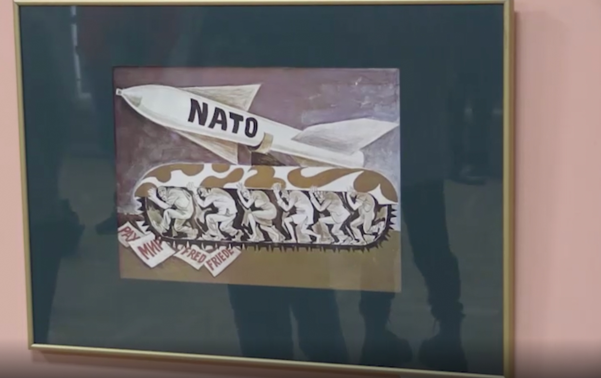 Один из экспонатов выставки "НАТО. Хроника жестокости". Фото © LIFE 